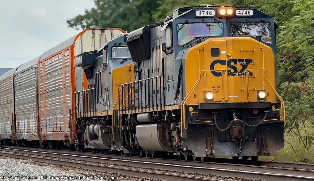 CSX 4746 leads M277.